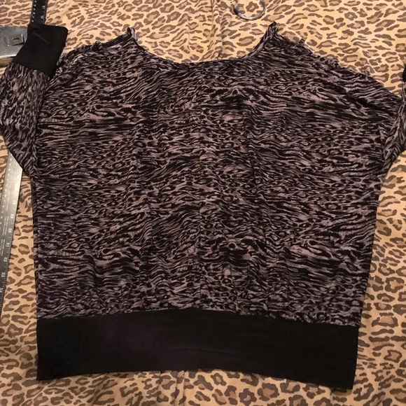 ISABELLA RODRIQUEZ  animal print w/ lattice cut out 3/4  sleeves - Picture 11 of 13